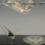 Trophée passion aéronautique - Hélicoptère Gazelle en verre - Création 2009 – Trophée d’art personnalisé avec marquage Phoenix Mistral sur socle noir - Rhénald Lecomte - Art Verrier