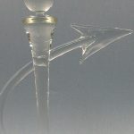 Trophée Entreprise Altran 2007 – Trophée d’art en verre - Plan rapproché courbe de verre plein et flèche sculptée au chalumeau - Rhénald Lecomte - Art Verrier