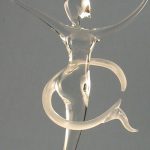 Trophée Entreprise Qualité 2007 - Plan rapproché trophée sculpture et lettre Q en verre - Art Verrier