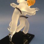 Trophée sculpture judo - Judokas en verre - Socle en verre noir avec marquage personnalisé - Art Verrier