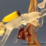 Trophée plongée - Trophée d’art en verre – Plan rapproché plongeur subaquatique et son poisson-compagnon - Création 2017 - Rhénald Lecomte - Art Verrier