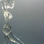 Trophée Entreprise - L’Oréal 2007 - Trophée sculpture et image de marque - Beauté naturelle dévoilée sans ostentation - Corps de verre féminin et beauté radieuse - Art Verrier